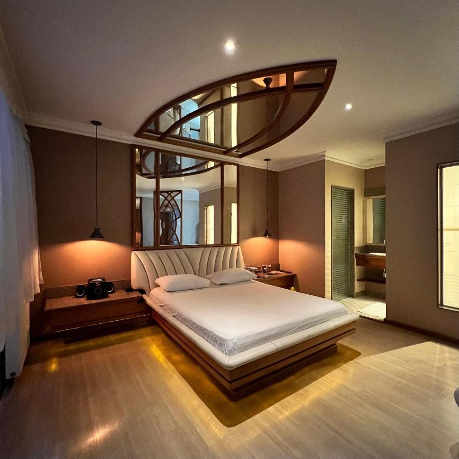 Ettus Hotel *