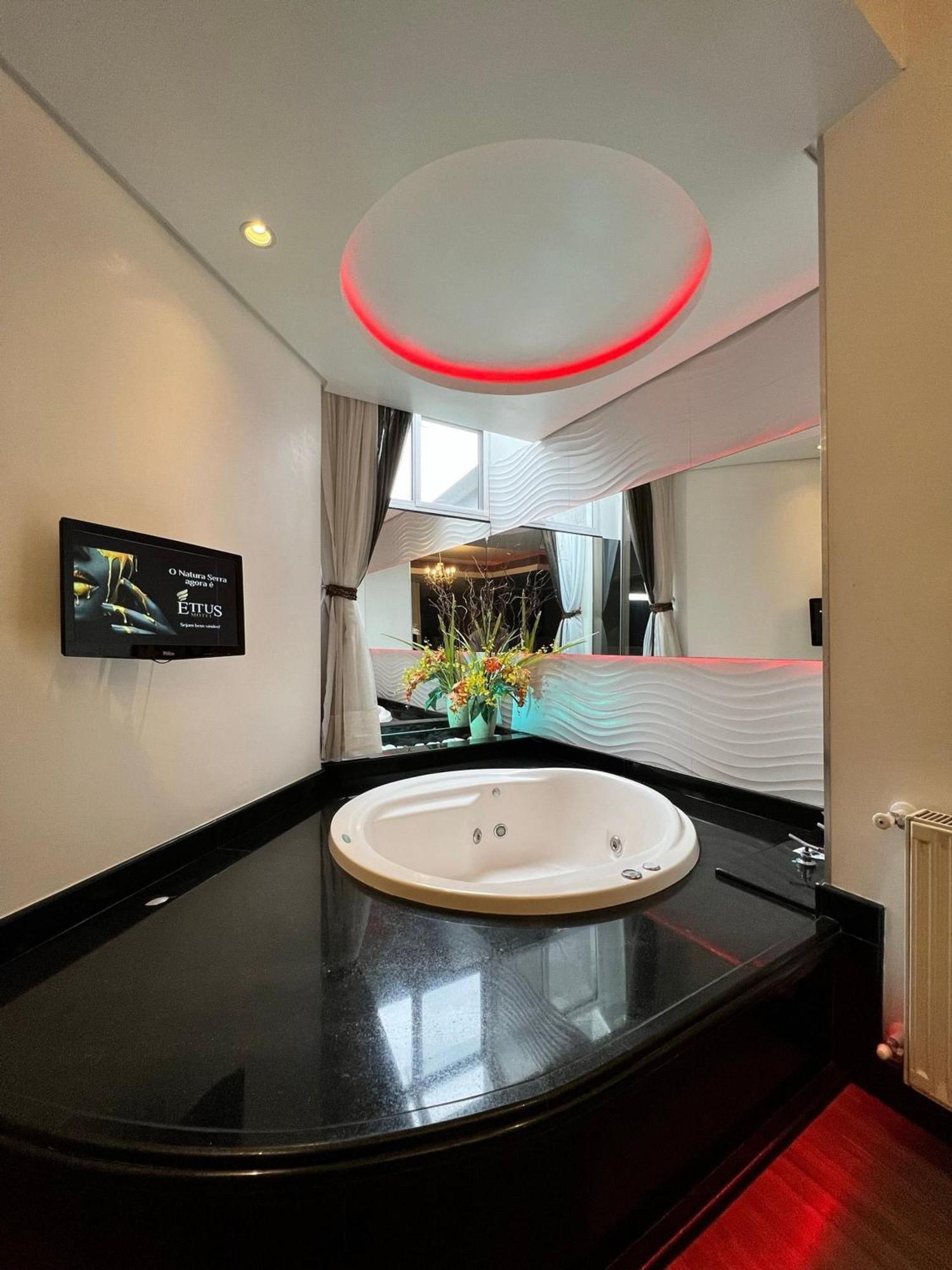 Hotel Ettus *